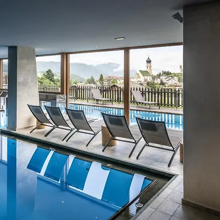 Emmy - Five Elements Отель 4*