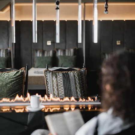 Hotel Emmy - Five Elements